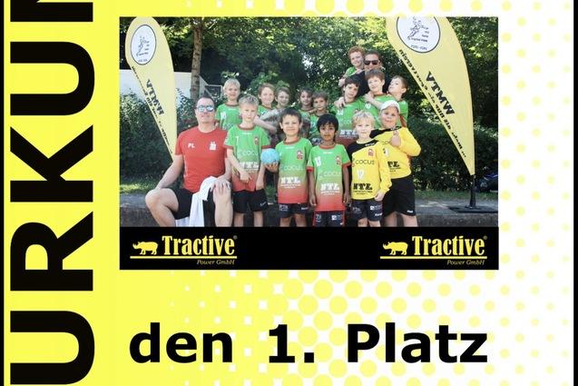 Urkunde f&uuml;r die F-Jugend Hildener W&ouml;lfe, die beim 13. WMTV Jugend-Cup den 1. Platz erreichte. Gruppenfoto der Spieler.