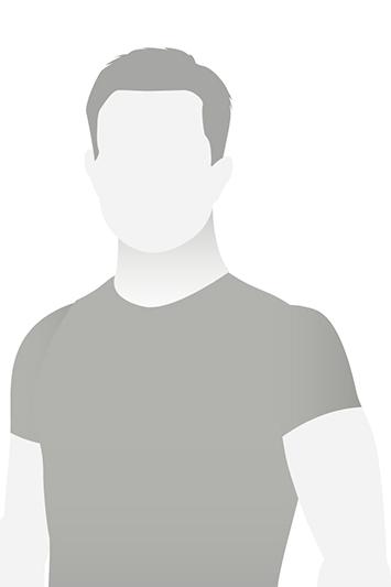 Eine graue Silhouette eines Mannes in einem T-Shirt auf hellem Hintergrund. Es sind keine Gesichtsz&uuml;ge erkennbar.